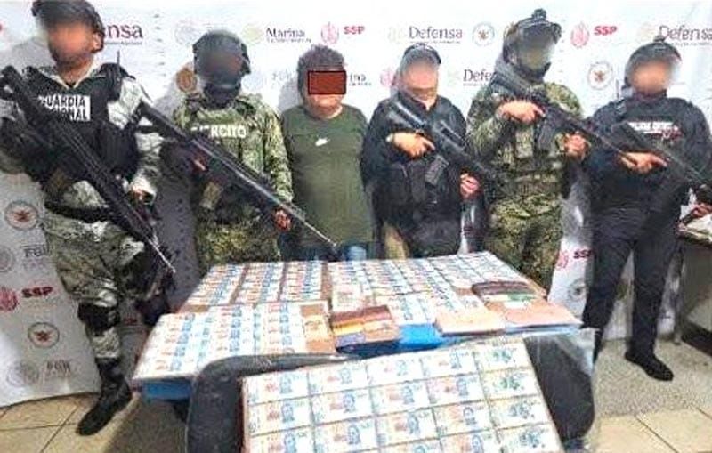 ¡LO DETIENEN CON UN BILLETÓN EN ACULTZINGO!