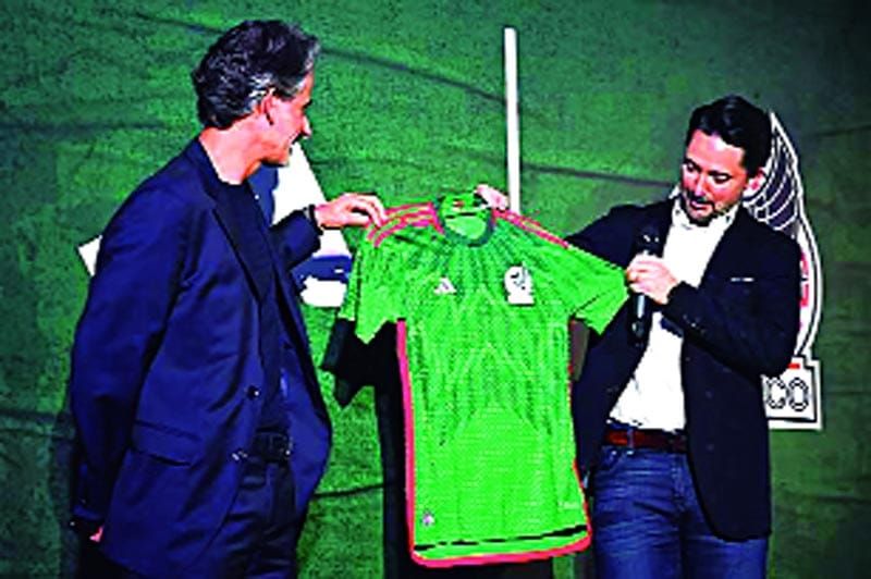 ¡ASÍ HAN CAMBIADO LOS UNIFORMES DE FÚTBOL EN 100 AÑOS!