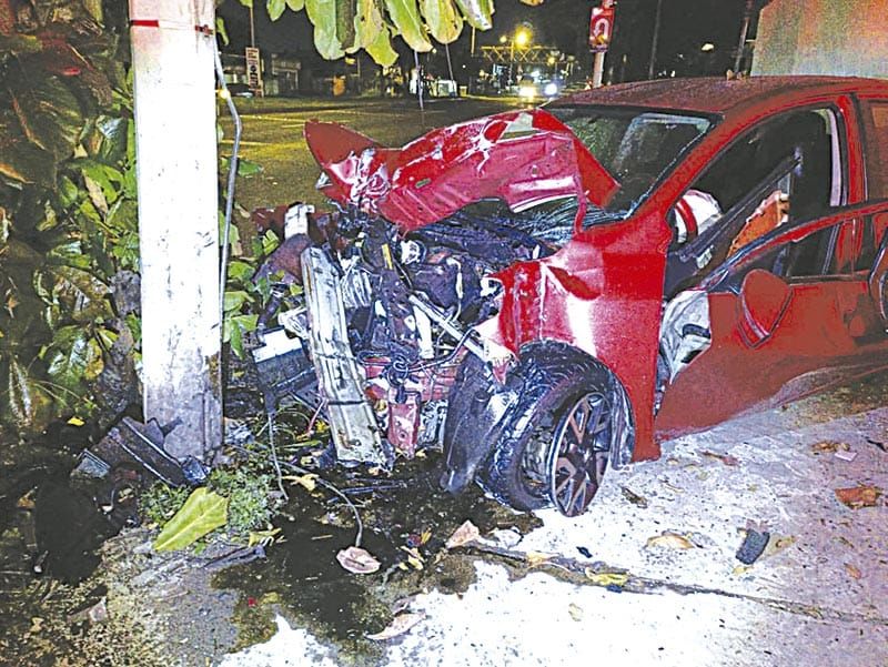 ¡SE LE MOVIÓ EL POSTE A CLON DE CHECO PÉREZ!