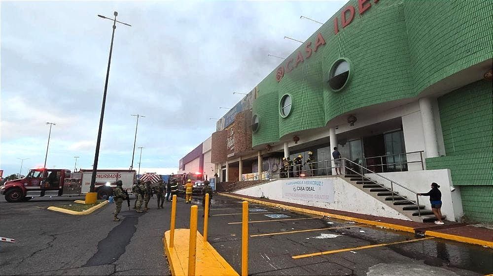 ¡INCENDIO EN LA HILACHA! - DE SERGIO PAZOS *EN BOCA DEL RÍO