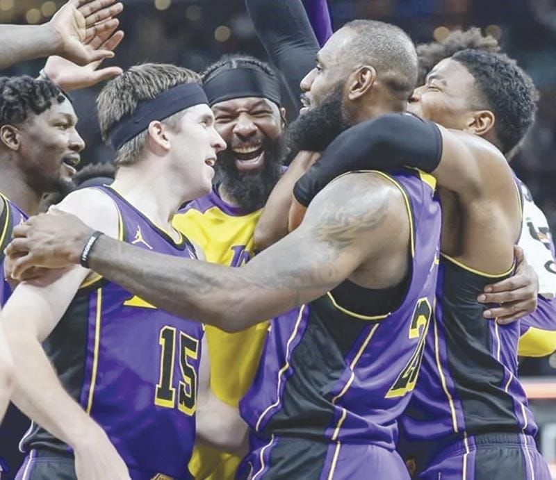 ¡LEBRON JAMES COMANDA TRIUNFO DE LAKERS Y SALVA RACHA!