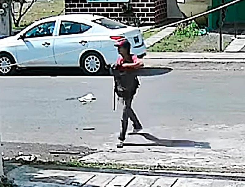 ¡GRABAN A ‘RATOTA’ SAQUEANDO UNA VIVIENDA EN LOMAS 4!