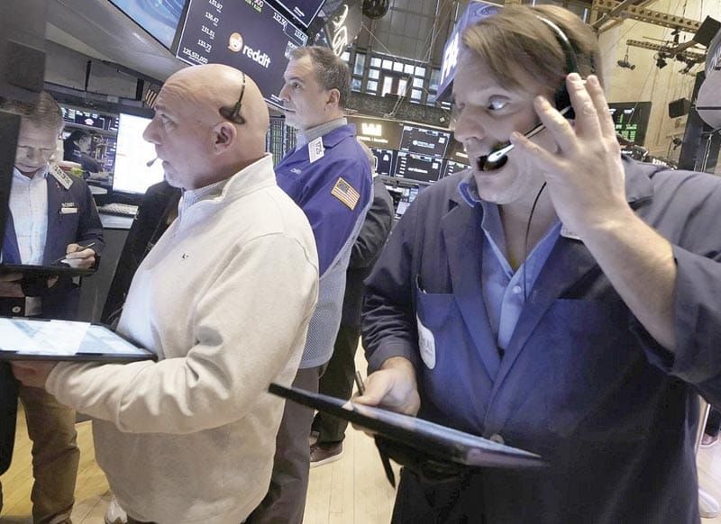 ¡EL WALL STREET SE HUNDE POR GUERRA COMERCIAL DE TRUMP!