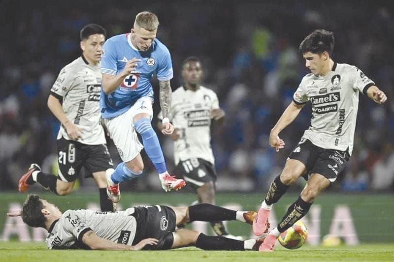 ¡ACECHA CRUZ AZUL LOS PRIMEROS SITIOS DEL CLAUSURA!
