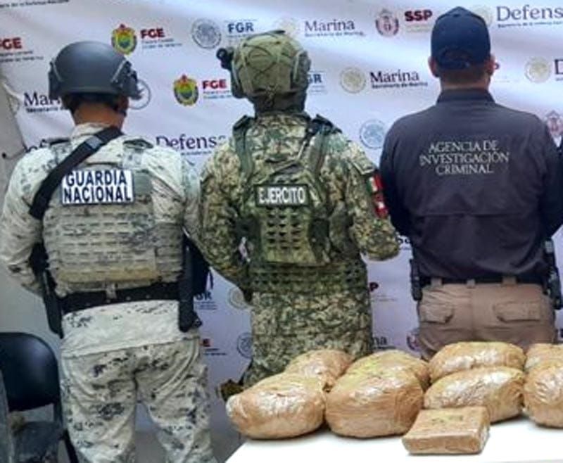 ¡ASEGURAN 9 LADRILLONES DE MARIHUANA EN TUXPAN!