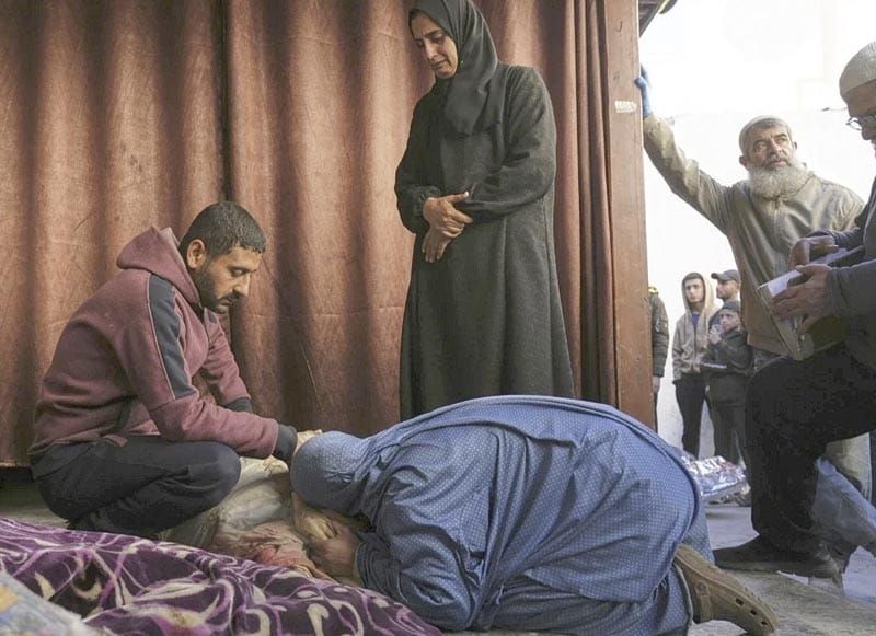 ¡ATAQUES ISRAELÍES MATAN A MÁS DE 60 PALESTINOS EN GAZA!