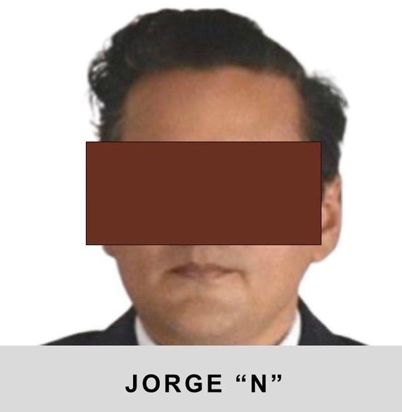 ¡NO LO DEJAN SALIR!