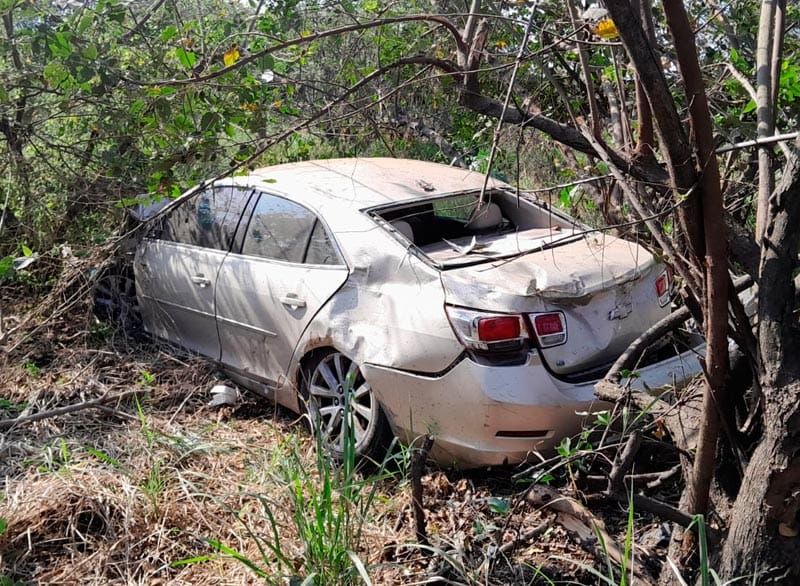 ¡LOCALIZAN AUTO ACCIDENTADO Y ABANDONADO EN EL KM 13.5!