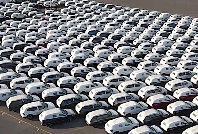 ¡VENDEN PUROS COCHES NUEVOS!