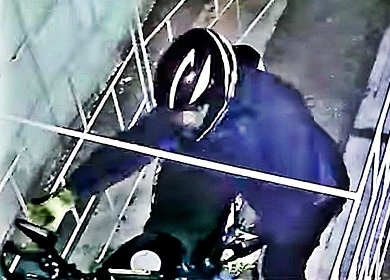 ¡“RATOTA” ROBA MOTO A VECINO DE LOMAS 4!