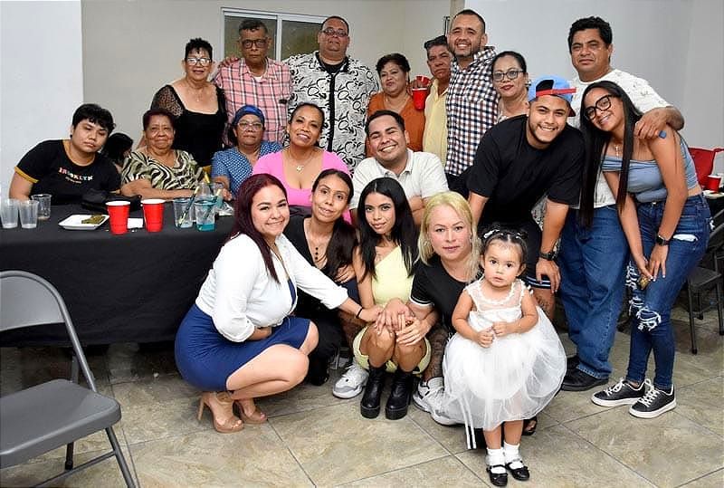 CARLOS FESTEJA EN FAMILIA!