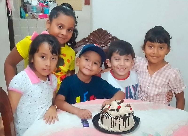PASTEL Y PIÑATA PARA JUAN MANUEL!