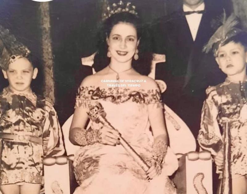 ¡MUERE LA EX REINA!