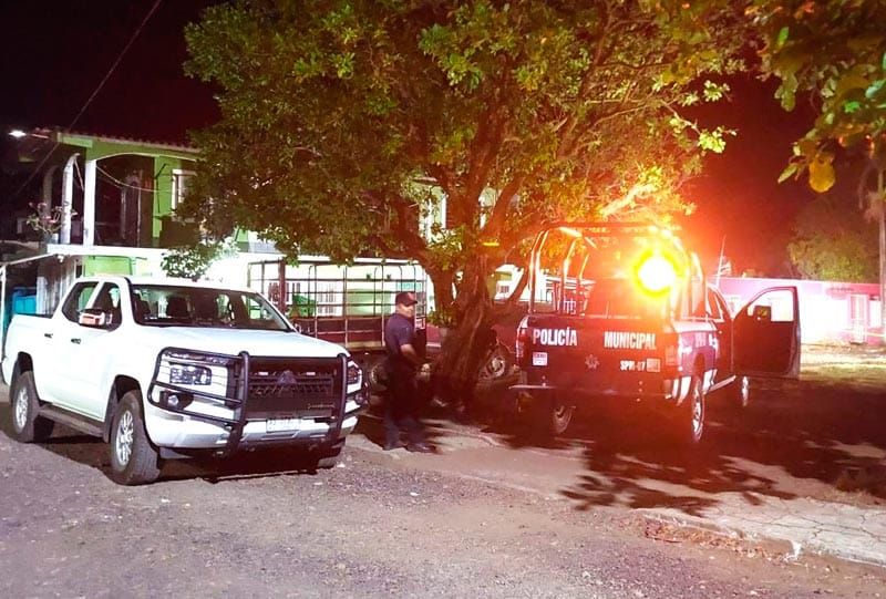 ¡POLICÍAS AGREDIDOS A PLOMAZOS POR GRUPO DE BORRACHINES!