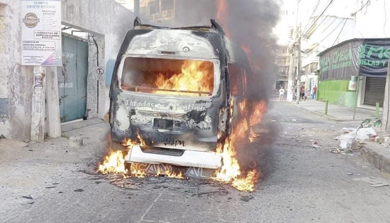 ¡LA VIOLENCIA NO PARA NI EN SEMANA SANTA! - 17 CRIMENES Y QUEMA DE TRANSPORTE EN ACAPULCO
