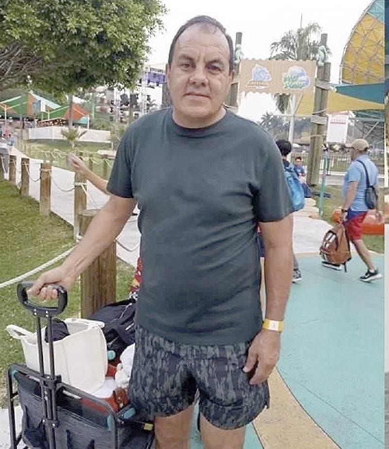 ¡CUAUHTÉMOC BLANCO REAPARECE EN PARQUE ACUÁTICO Y LO TUNDEN EN REDES SOCIALES!