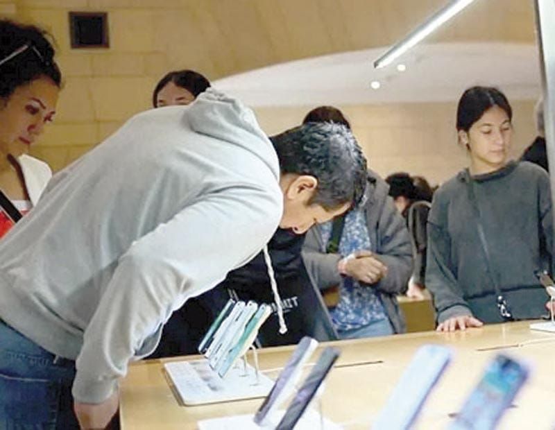 ¡EU EXIME DE ARANCELES A SMARTPHONES, LOS CHIPS Y COMPUTADORAS!