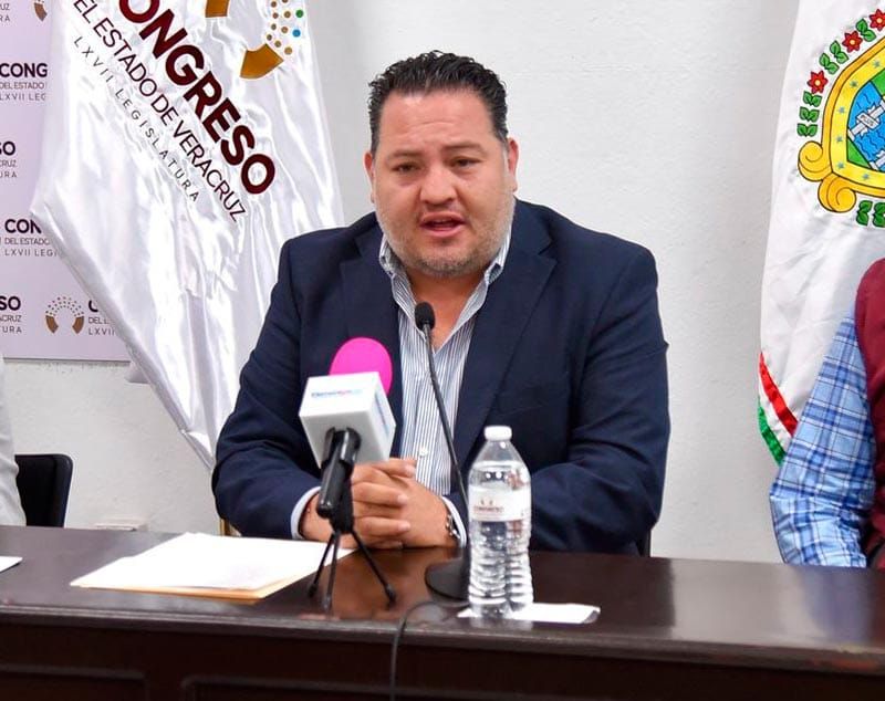 ¡SE PARTE EL PT! - * Se va un diputado local a MORENA