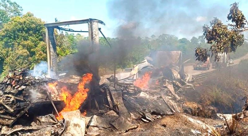 ¡SE CHAMUSCA TRÁILER  DE PAQUETEXPRESS EN LAS CHOAPAS!
