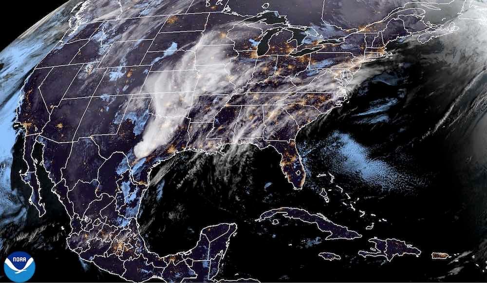 ¡SE DISIPÓ LA LÍNEA FRONTAL ANTES DE LLEGAR A COSTAS DE TEXAS! - *PERSISTE LA BRUMA, EL BOCHORNO Y LOS CIRRUS