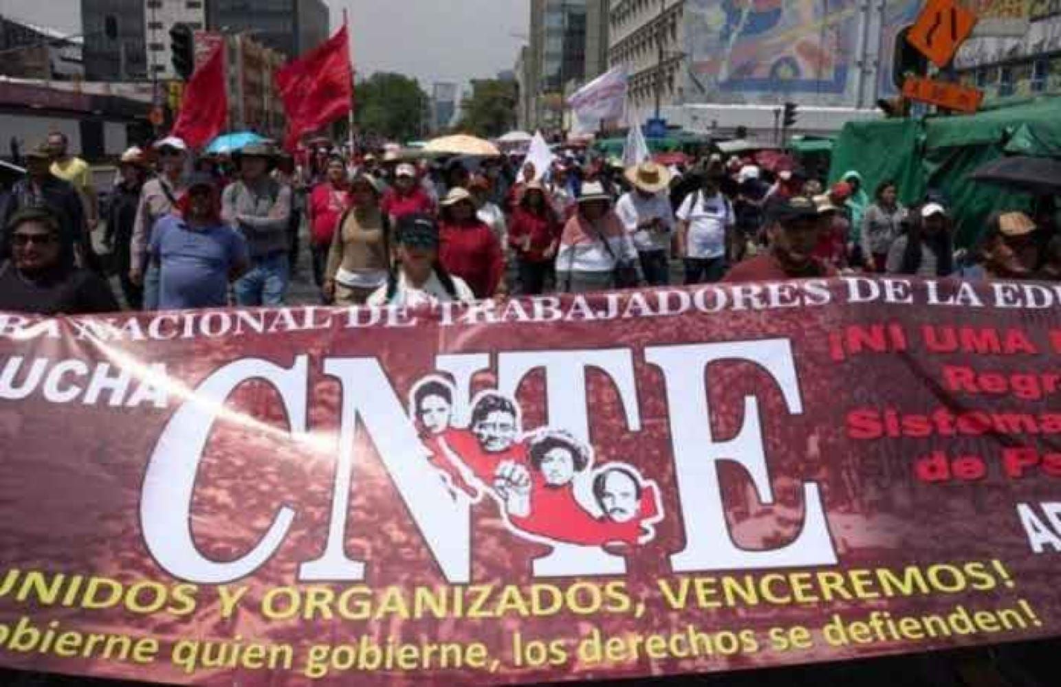 ¡VA LA CNTE POR EL PARO TOTAL!