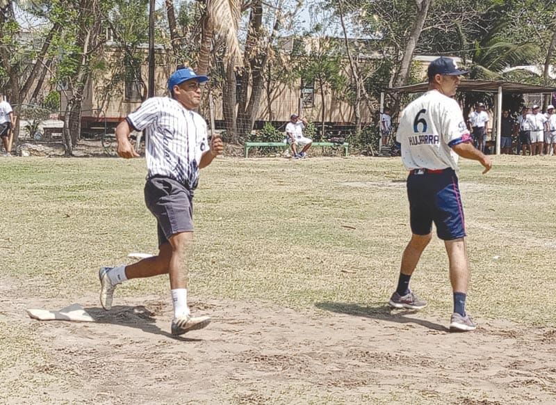 ¡ÁGUILAS SIGUE INVICTO EN LA PELOTA DE LA CUAUHTÉMOC!