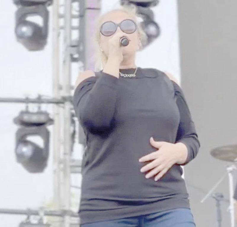 ¡ALICIA VILLARREAL REALIZÓ PRUEBA DE SONIDO MINUTOS ANTES DE COLAPSO DEL ESCENARIO EN LA GAM!