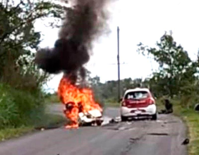 ¡CHOCA Y SE INCENDIA MOTO DE REPARTIDOR DE TORTILLAS!