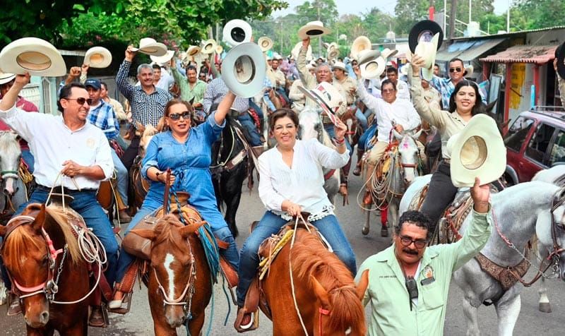 ¡HASTA CABALGÓ!