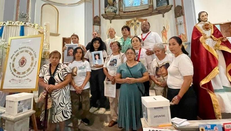 ¡REZAN LAS MADRES DE DESAPARECIDOS!