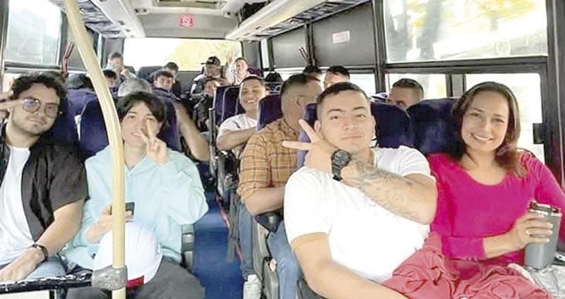 ¡MUEREN 10 UNIVERSITARIOS EN TRÁGICO ACCIDENTE DE AUTOBÚS EN COLOMBIA!