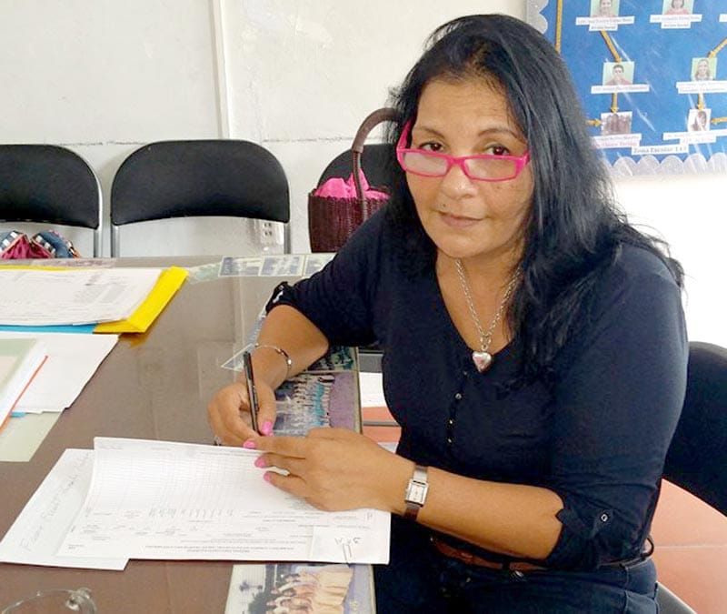 MUCHAS FELICIDADES PARA ADELA ROBLES…