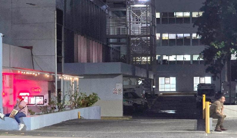¡MUJER QUE SE ARROJÓ DEL DE SEGUNDO PISO DEL IMSS ESTÁ MUY GRAVE!