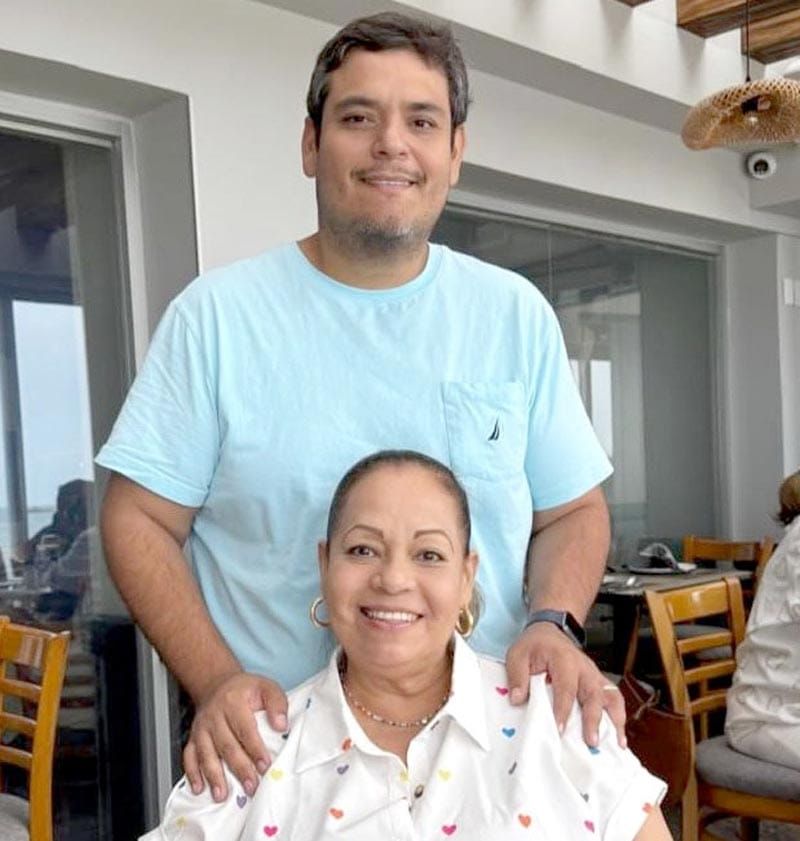 RODEADA DEL CARIÑO DE FAMILIARES...