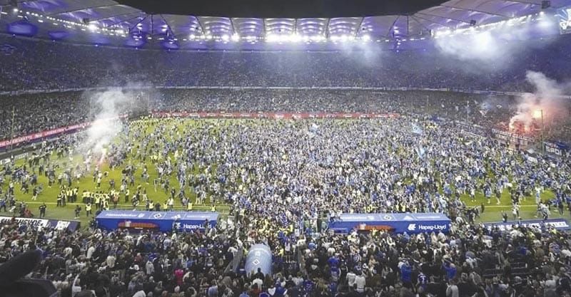 ¡ASCENSO DEL HAMBURGO DEJA 44 HERIDOS; 19 ESTÁN GRAVES!