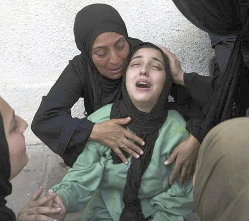 ¡ATAQUES ISRAELÍES MATAN A 52 PERSONAS EN GAZA, INCLUIDOS 36 EN UNA ESCUELA CONVERTIDA EN REFUGIO!