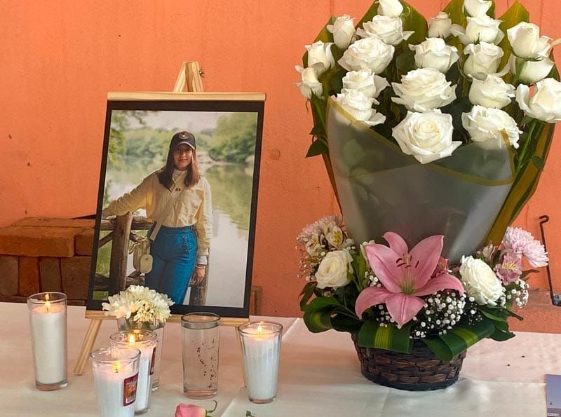 ¡AMÉRICA CUMPLÍA SU SUEÑO! - *Familiares prenden velas por la cadete muerta en el “Cuauhtemoc ”
