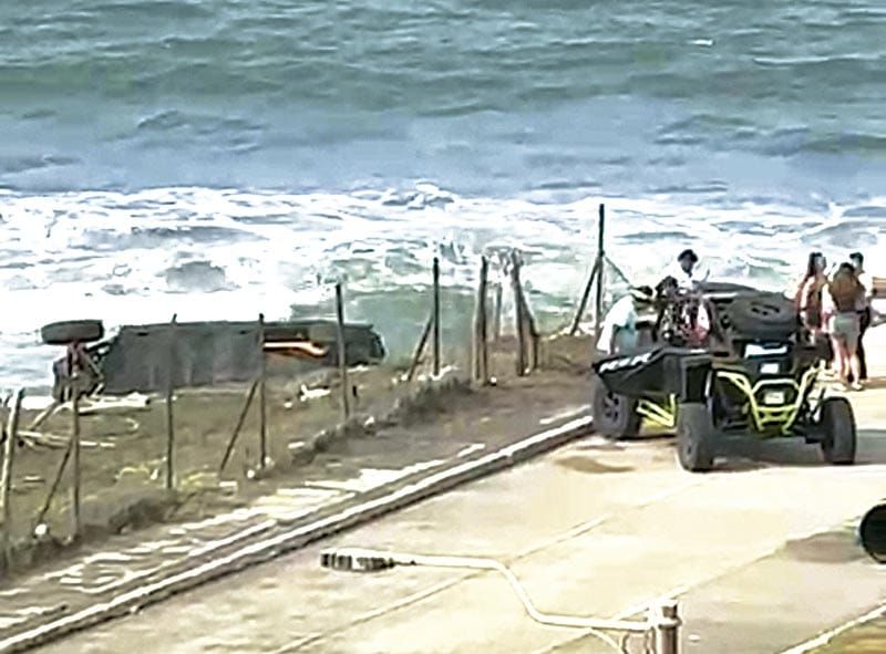 ¡VUELCA RAZER Y COBRA OTRA VIDA EN PLAYA DE ALVARADO!