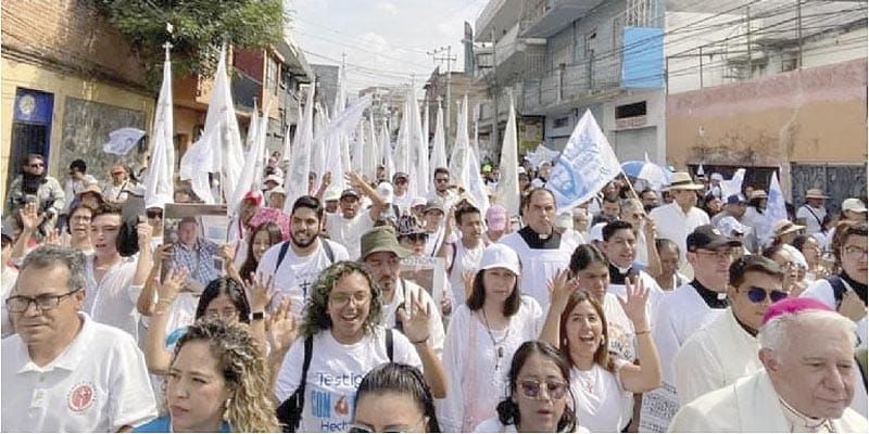 ¡CIENTOS MARCHAN POR LA PAZ EN CUERNAVACA!