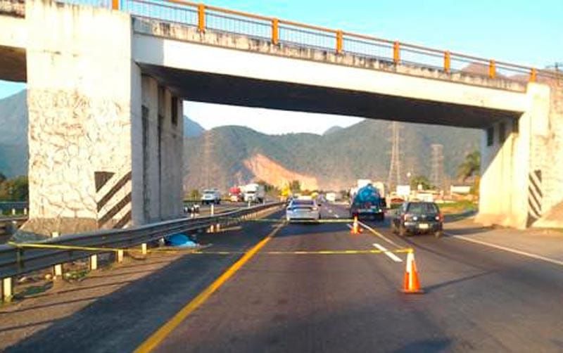 ¡LAVADOR DE TRÁILERS PERDIÓ LA VIDA EN LA AUTOPISTA!