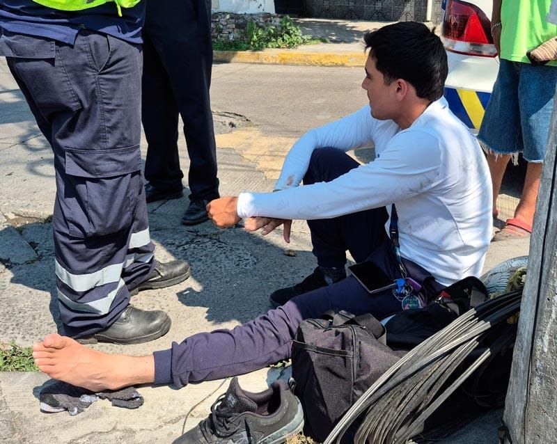 ¡MOTOCICLISTA SE IMPACTÓ CONTRA CAMIONETÓN!