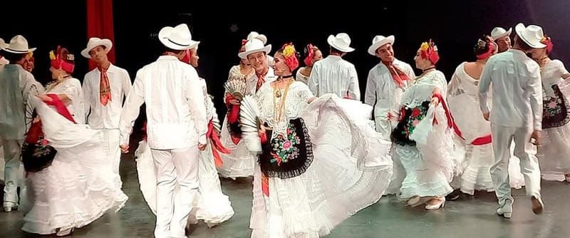REALIZAN MUESTRA DE ARTES ESCÉNICAS