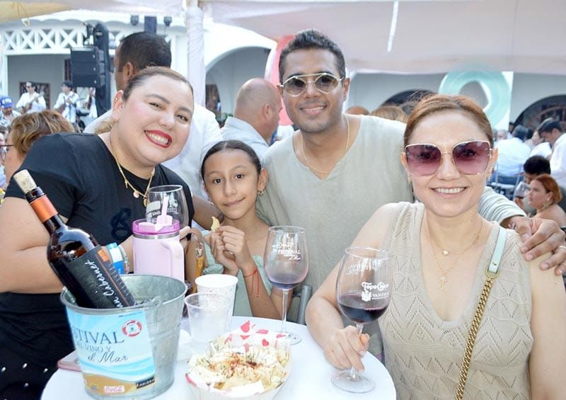 REALIZAN FESTIVAL DEL VINO Y EL MAR