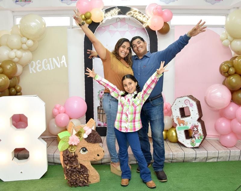 REGINA CUMPLE 8!