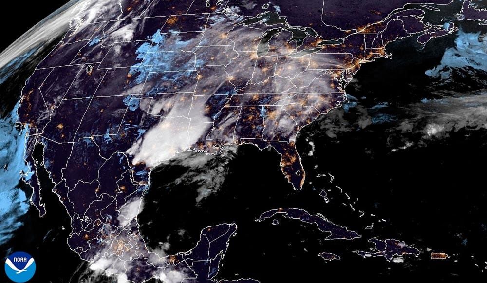 ¡SIGUE BOCHORNOSO; PERO SE ASOMAN LLUVIAS Y RAYOS! - *DÉBIL LÍNEA FRONTAL ENTRARÁ AL GOLFO; PERO ALLÁ SE QUEDARÁ