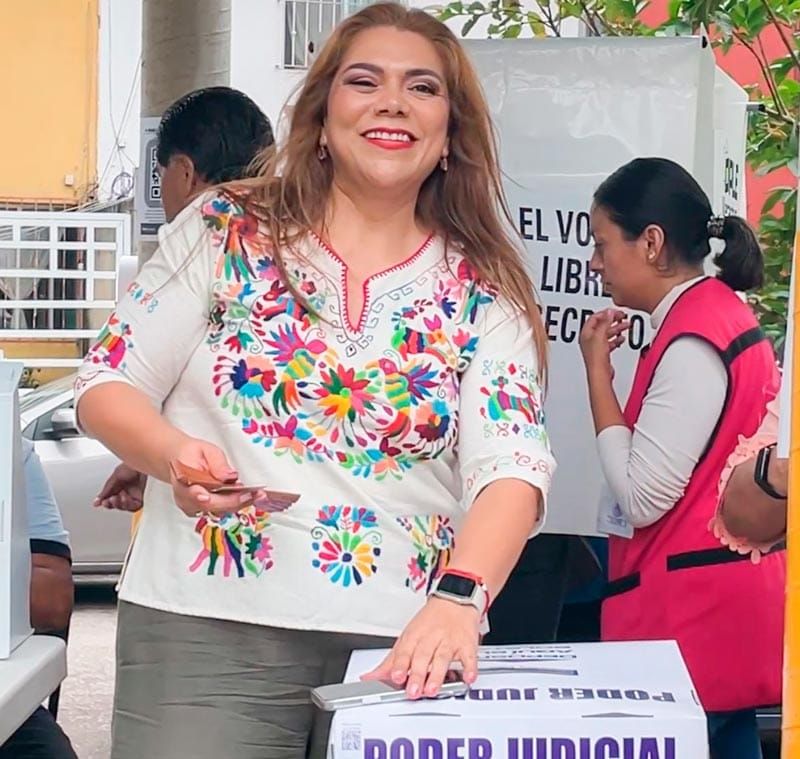 ¡LISBETH VOTA EN  LA ELECCIÓN DEL  PODER JUDICIAL!