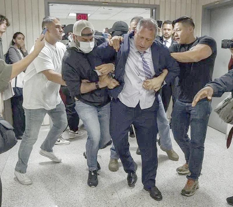 ¡DETIENEN A CANDIDATO A ALCALDE DE NY EN TRIBUNAL MIGRATORIO!