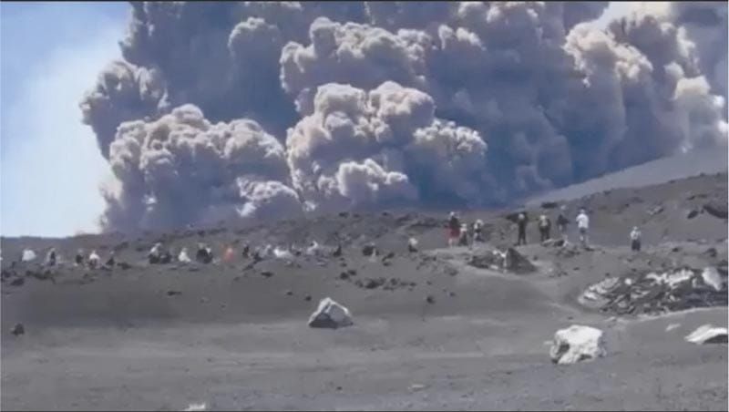 ¡PÁNICO POR ERUPCIÓN DEL ETNA EN SICILIA!