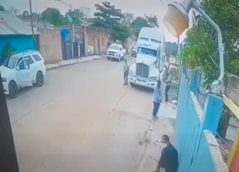 ¡EMPRESARIO REPELE ATAQUE ARMADO! - AL ESTILO CHUCK NORRIS