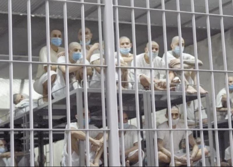 ¡MIGRANTES PODRÁN IMPUGNAR DEPORTACIONES DE ESTADOS UNIDOS A PRISIÓN DE EL SALVADOR!